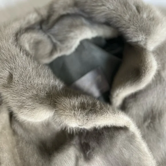 Gorgeous light grey Mink jacket perfect conditions from Paris - Picture 8 of 16